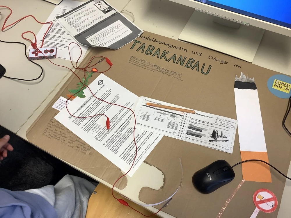 Sprechendes Poster zum Thema Tabakanbau